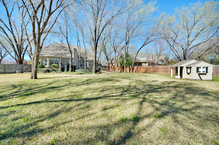 Photo 35 of 38 - 5705 Pleasant Run Rd, Colleyville, TX 76034
