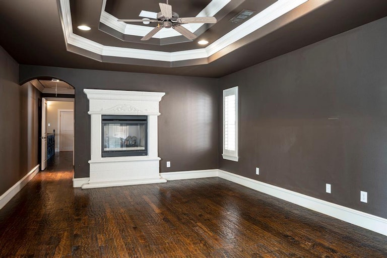 Photo 17 of 40 - 6624 Sondra Dr, Dallas, TX 75214