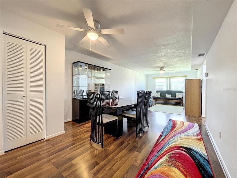 Photo 10 of 47 - 5287 81st St N #24, Saint Petersburg, FL 33709