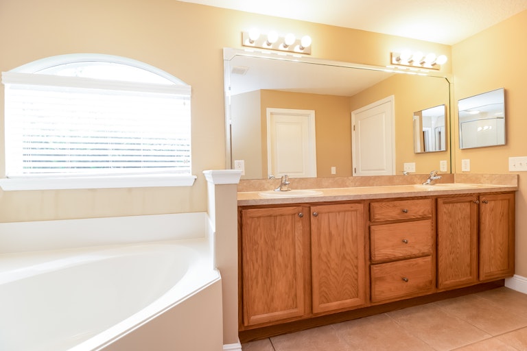Photo 16 of 25 - 369 S Oak Ave, Orange City, FL 32763