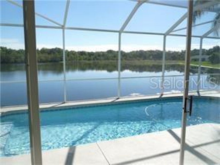Photo 2 of 19 - 3320 Songbird Ln, Lakeland, FL 33811