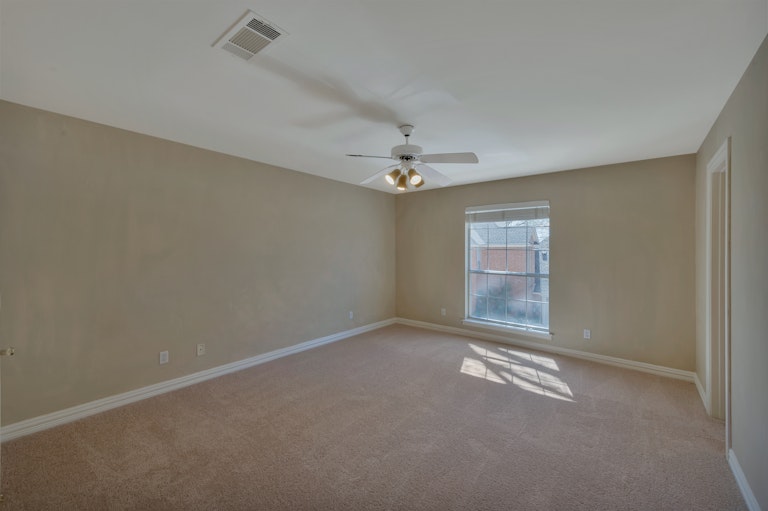 Photo 24 of 38 - 5705 Pleasant Run Rd, Colleyville, TX 76034