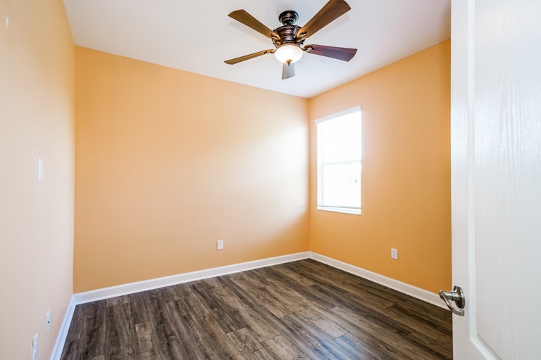 Photo 21 of 42 - 19303 Prairie Tree Pl, Tampa, FL 33647