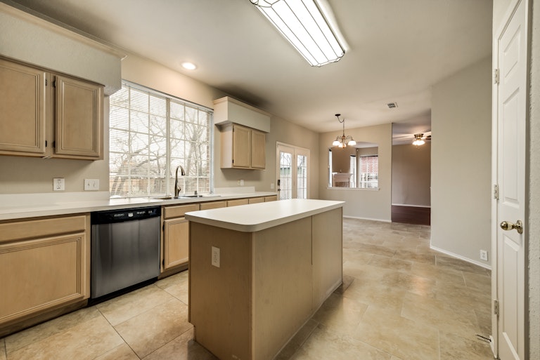 Photo 9 of 28 - 1921 Companion Way, Arlington, TX 76006