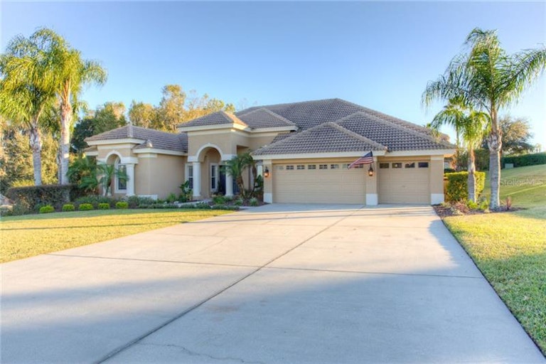 Photo 2 of 24 - 13740 Thoroughbred Dr, Dade City, FL 33525
