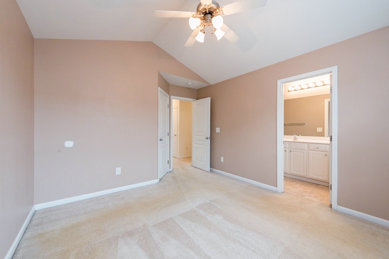 Photo 4 of 18 - 4121 Brenmar Ln, Durham, NC 27713