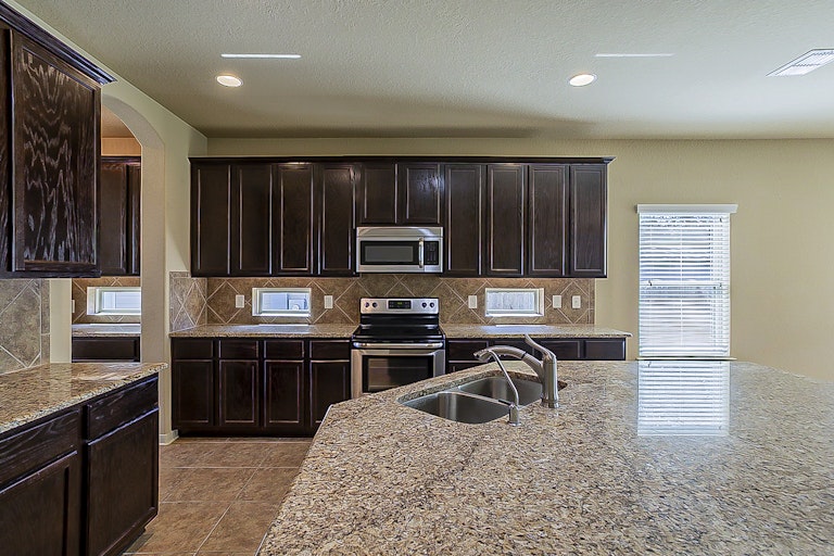 Photo 9 of 22 - 10415 Branch Post, San Antonio, TX 78245