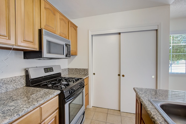 Photo 17 of 22 - 4525 Palm Ave #1, Sacramento, CA 95842