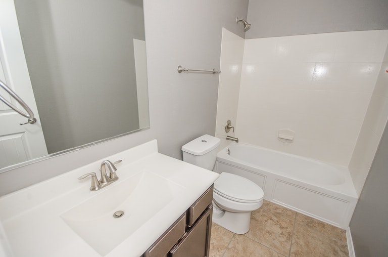 Photo 11 of 30 - 951 Crockett Dr, Lavon, TX 75166