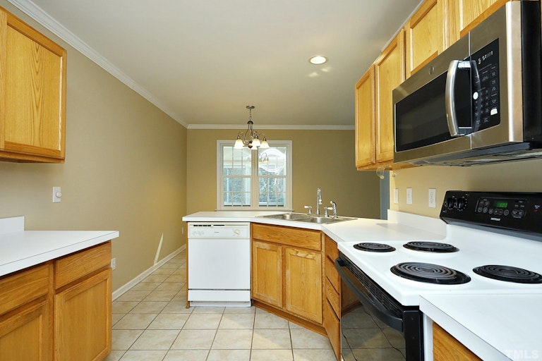 Photo 10 of 35 - 600 Avery St, Garner, NC 27529