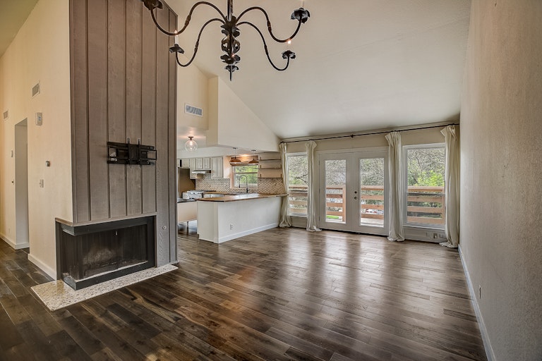 Photo 33 of 50 - 8103 Shiloh Ct, Austin, TX 78745