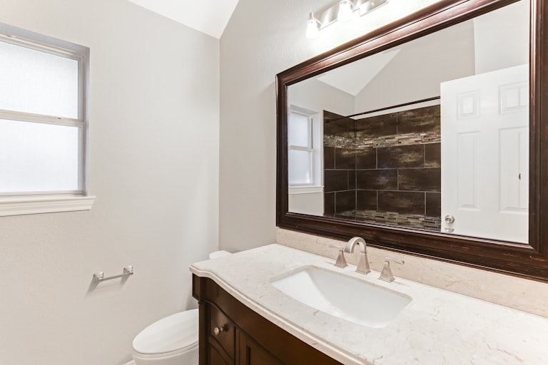 Photo 15 of 24 - 1729 Spinnaker Ln, Azle, TX 76020