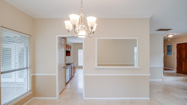 Photo 9 of 35 - 14426 Little Willow Walk, Houston, TX 77062
