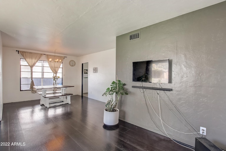 Photo 9 of 26 - 1917 E Mitchell Dr, Phoenix, AZ 85016