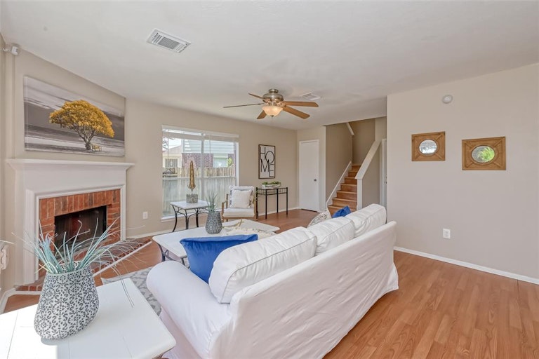 Photo 11 of 42 - 8706 Fondren Village Dr, Houston, TX 77071