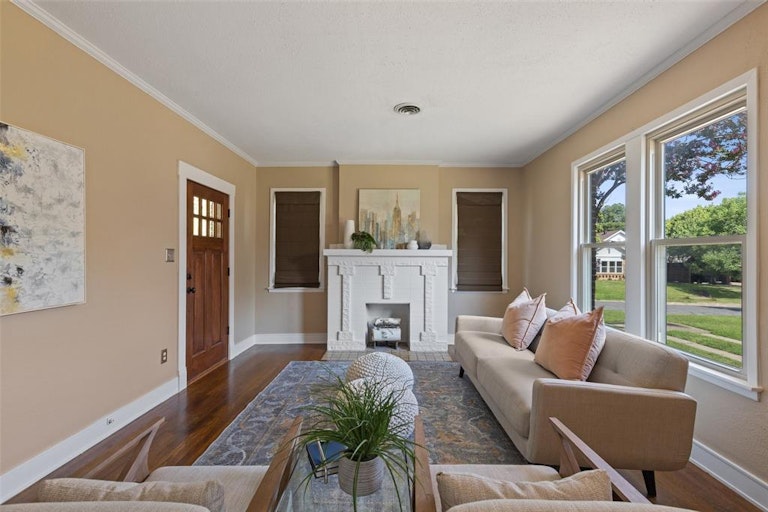Photo 4 of 27 - 1414 Hollywood Ave, Dallas, TX 75208