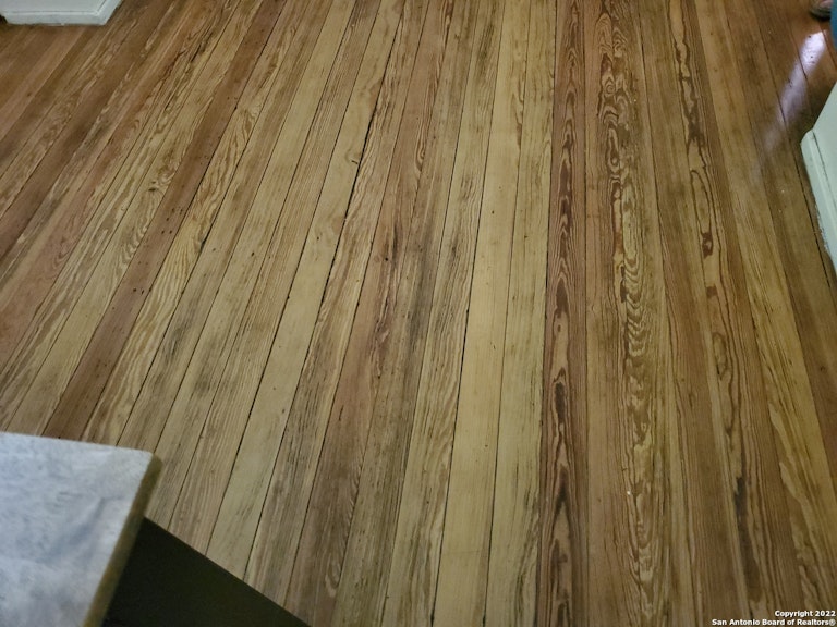 Photo 4 of 15 - 105 Aganier Ave, San Antonio, TX 78212