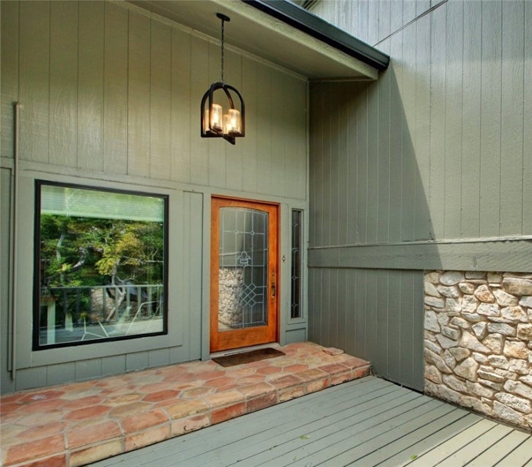Photo 5 of 32 - 8510 Appalachian Dr, Austin, TX 78759