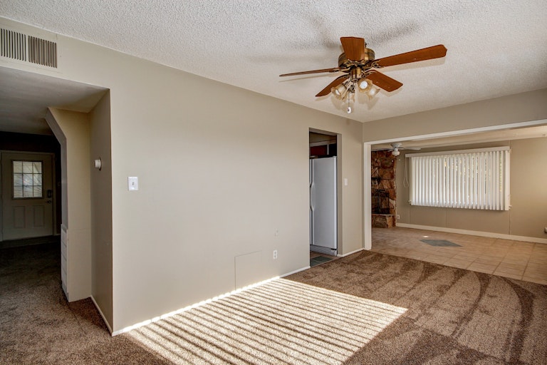 Photo 8 of 17 - 2010 W Wood Dr, Phoenix, AZ 85029