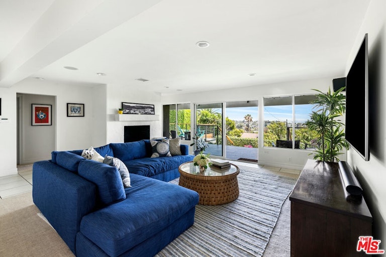 Photo 31 of 54 - 16656 Linda Ter, Pacific Palisades, CA 90272