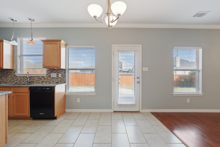 Photo 16 of 27 - 10312 Devin Ln, Hurst, TX 76053
