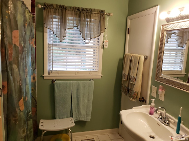 Photo 9 of 20 - 822 Union St, Cary, NC 27511