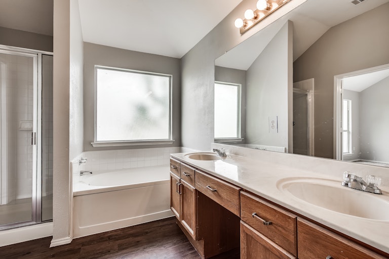 Photo 18 of 28 - 6910 Todd Ln, Sachse, TX 75048