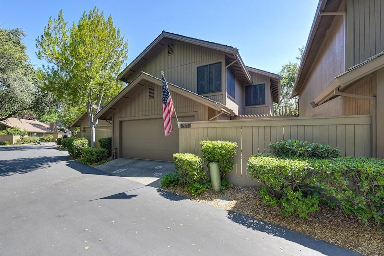 Photo 1 of 44 - 2174 Promontory Point Ln, Rancho Cordova, CA 95670
