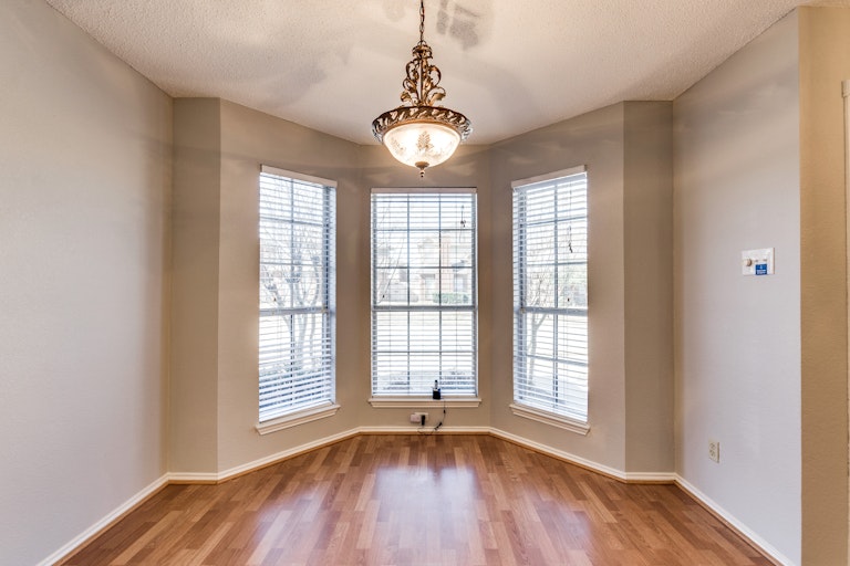 Photo 9 of 23 - 1707 Creekbend Dr, Lewisville, TX 75067