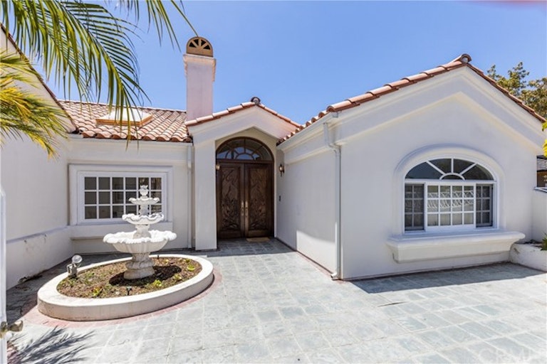 Photo 3 of 26 - 1945 Santiago Dr, Newport Beach, CA 92660