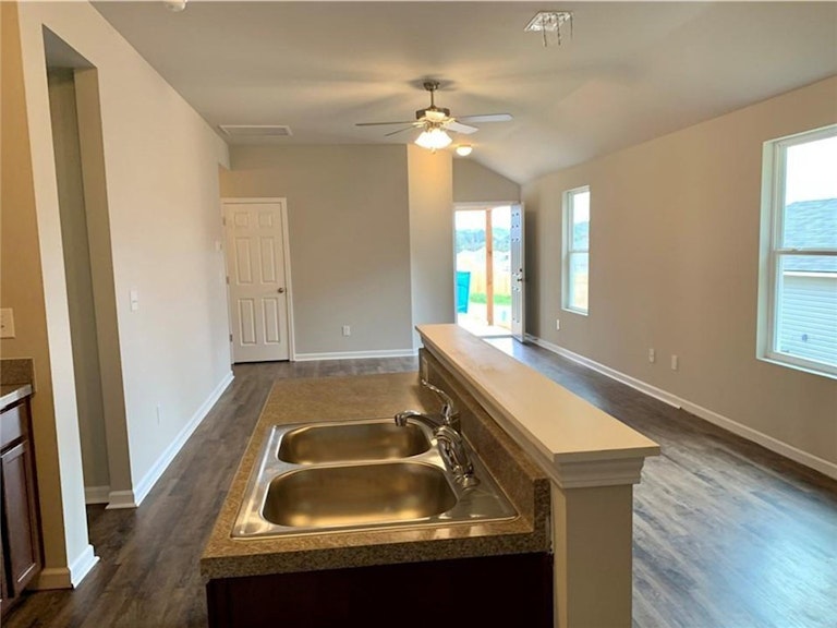Photo 4 of 27 - 1220 Thea Cv, New Braunfels, TX 78130