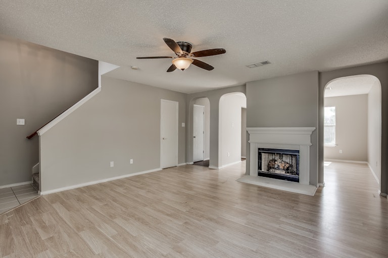 Photo 1 of 31 - 333 Longshore Dr, Little Elm, TX 75068
