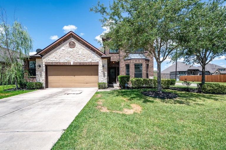 Photo 1 of 37 - 3206 W Trail Dr, Pearland, TX 77584