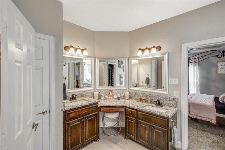 Photo 25 of 40 - 6413 Glenwick Dr, Fort Worth, TX 76123