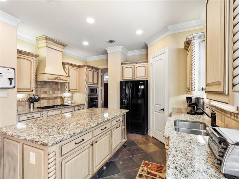 Photo 6 of 31 - 5421 Pershing Ave, Fort Worth, TX 76107