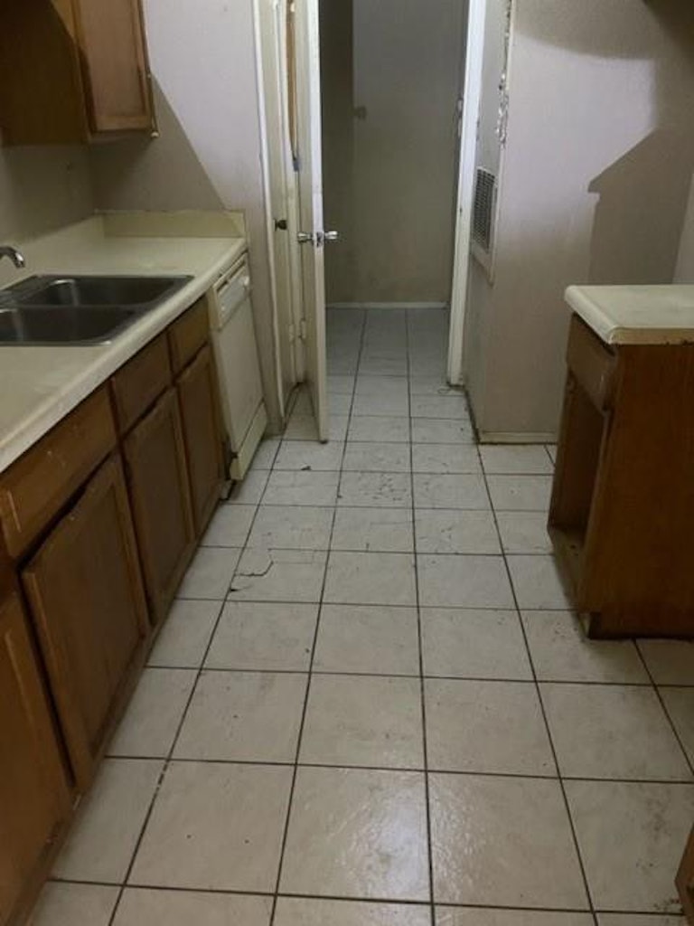 Photo 5 of 6 - 9700 Leawood Blvd #1112, Houston, TX 77099