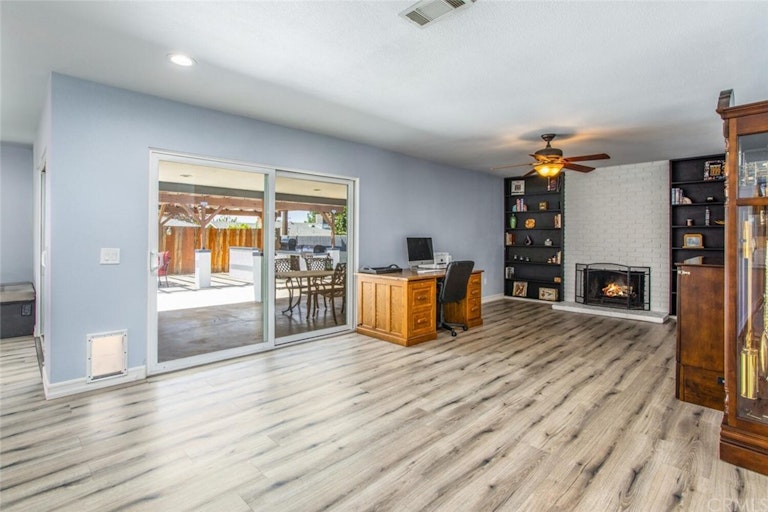 Photo 9 of 35 - 35565 Mountain View St, Yucaipa, CA 92399