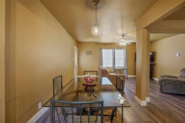 Photo 5 of 29 - 612 Highland Dr, Arlington, TX 76010