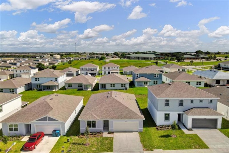 Photo 2 of 23 - 1612 Aspen Ave, Davenport, FL 33837