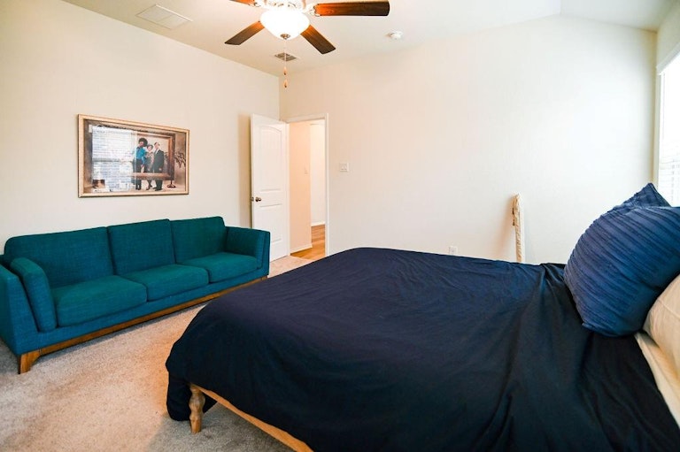 Photo 11 of 22 - 8925 Dameron Dr, Fort Worth, TX 76131