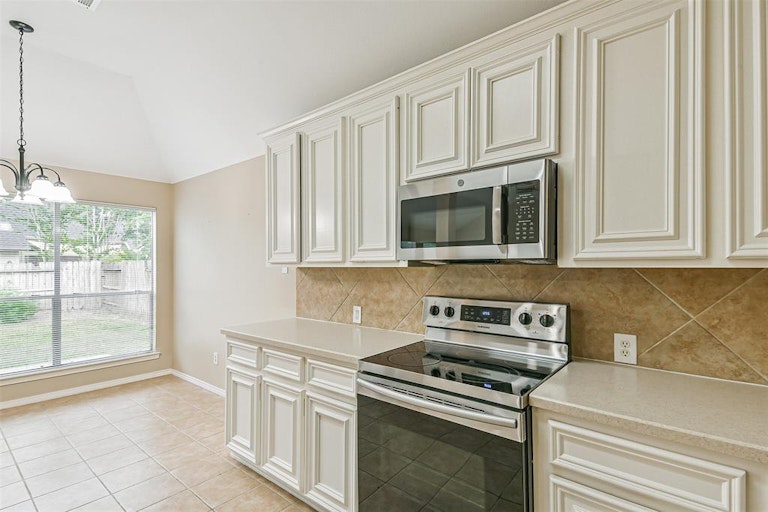 Photo 12 of 21 - 3715 Parkshire Dr, Pearland, TX 77584