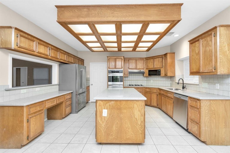 Photo 14 of 33 - 610 Ironwood Dr, Richmond, TX 77406
