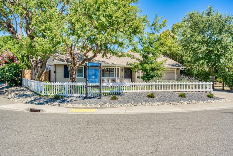 Photo 12 of 52 - 2341 Rogue River Dr, Sacramento, CA 95826