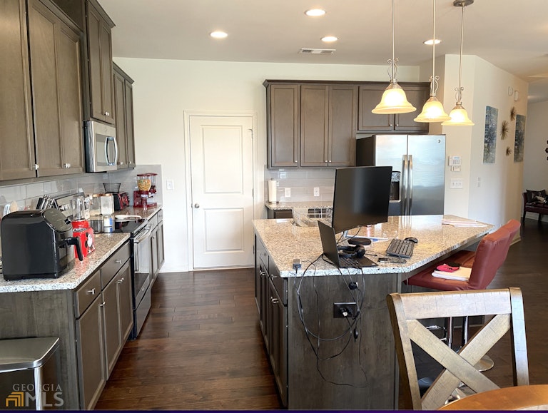 Photo 15 of 40 - 5840 Keystone Ln, Lithonia, GA 30058