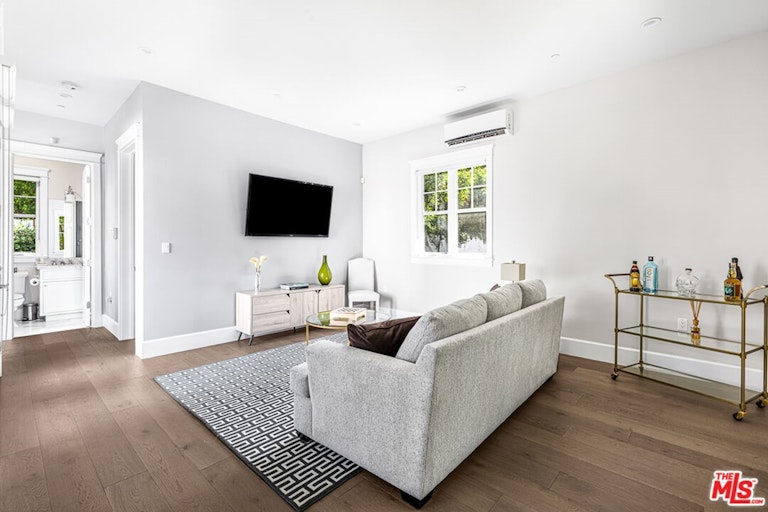 Photo 42 of 52 - 17524 Jayden Ln, Encino, CA 91316