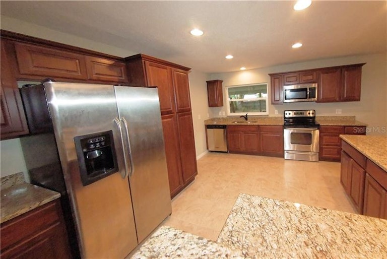 Photo 5 of 25 - 708 Pearl Cir, Brandon, FL 33510