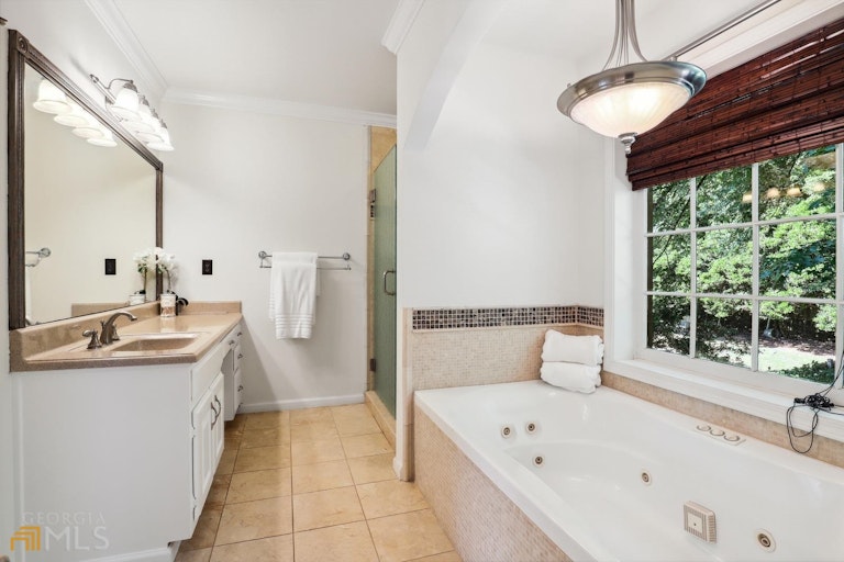 Photo 27 of 41 - 1005 Redstone Ln, Atlanta, GA 30338