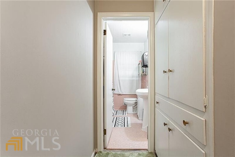 Photo 14 of 37 - 2612 Clairmont Rd NE, Atlanta, GA 30329