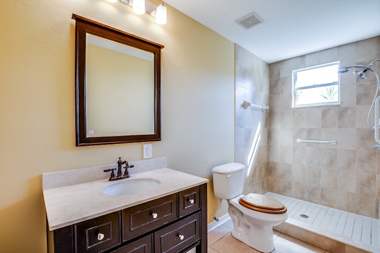 Photo 7 of 11 - 24620 Laurel Ridge Dr, Lutz, FL 33559