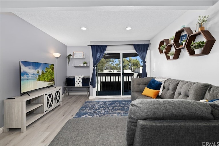 Photo 2 of 11 - 237 Ridge Terrace Ln, Montebello, CA 90640